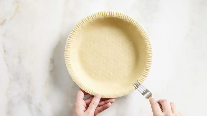 Comment réaliser une croûte à tarte décorée à la fourchette Étape 4